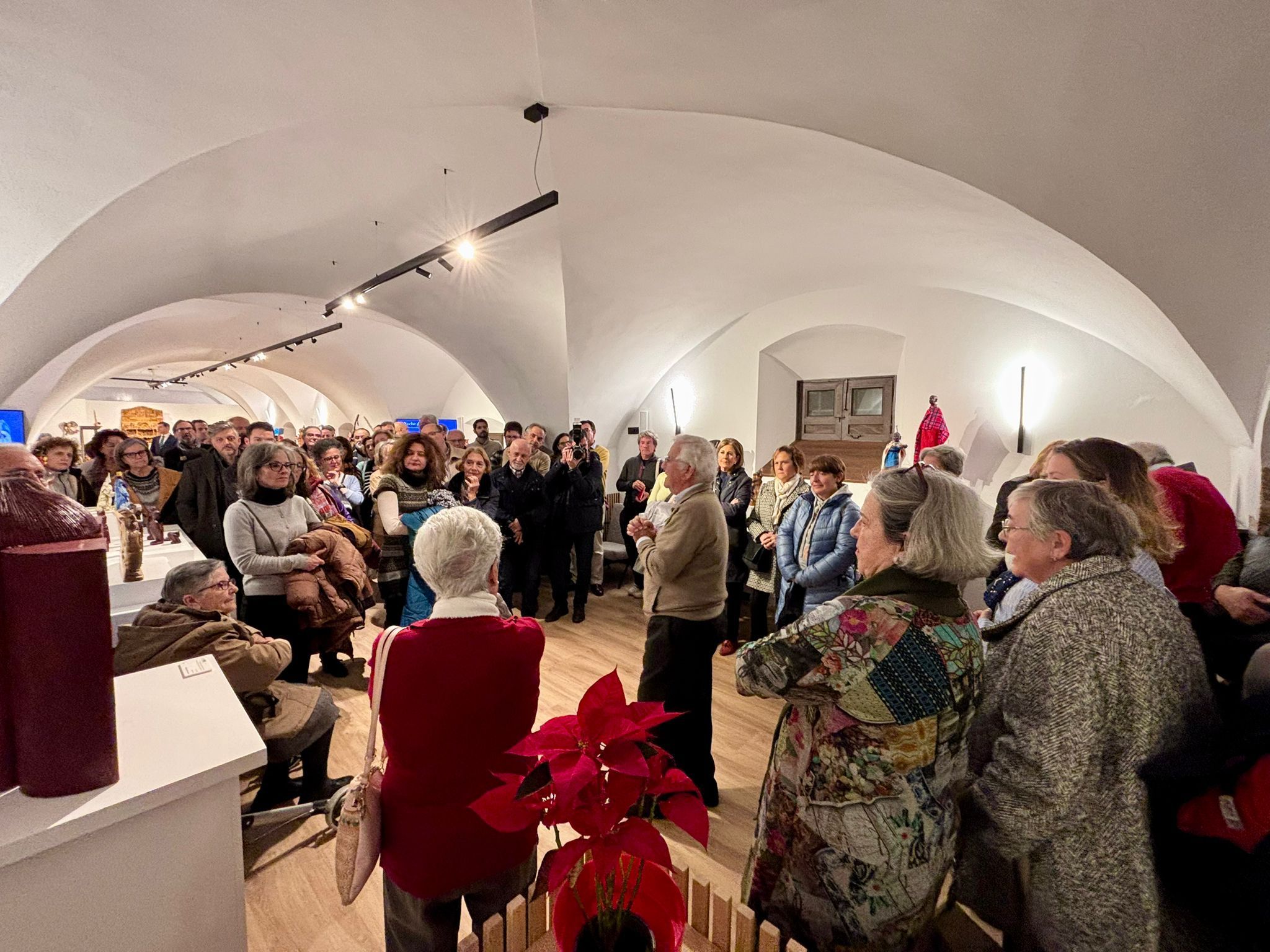 visita-guiada-de-antonio-basanta-a-la-exposicion-«noche-de-amor»