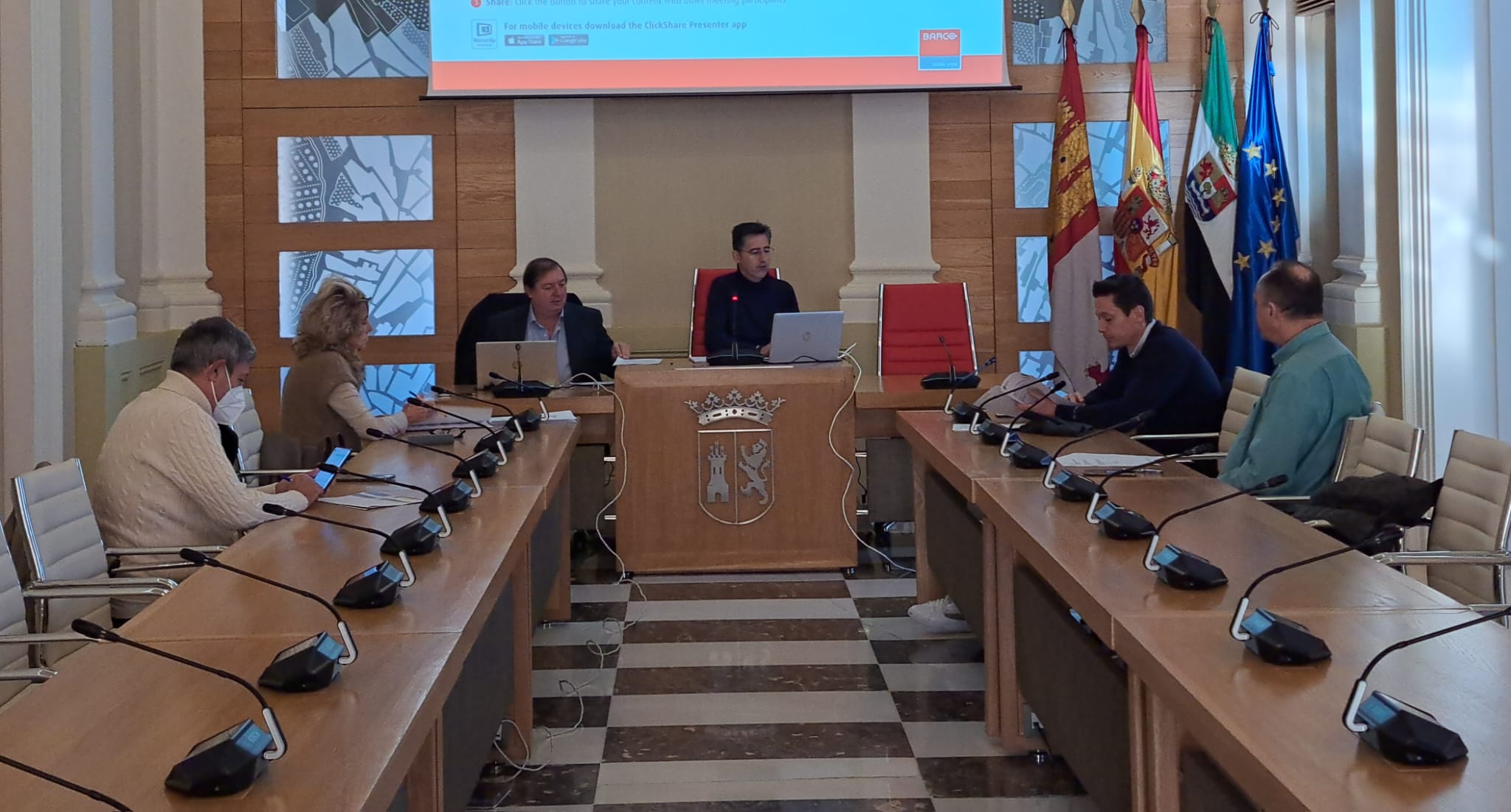 el-ayuntamiento-de-caceres-renovara-los-acerados-del-residencial-gredos