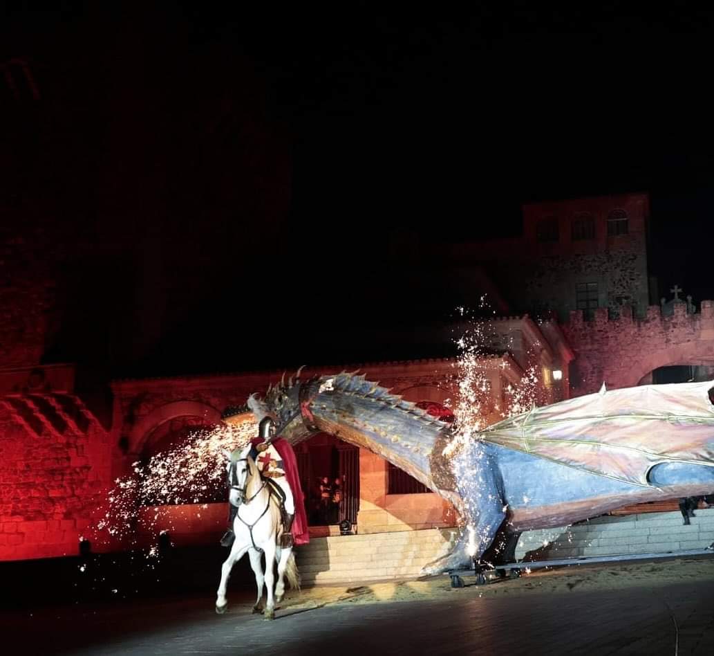 dragones-y-cortejo-desfile-san-jorge-2025