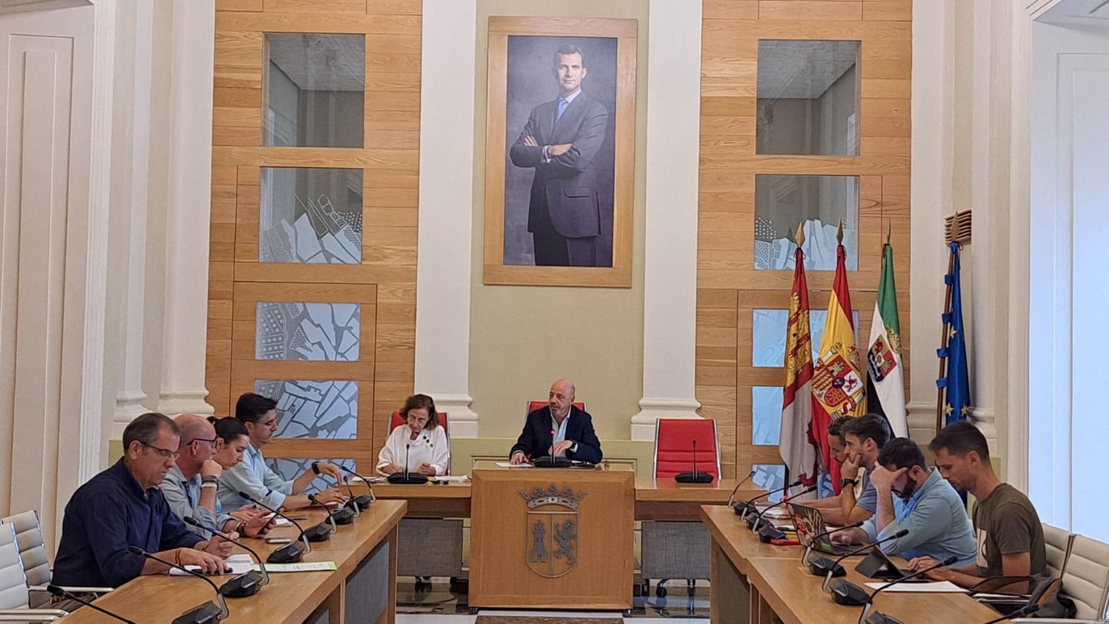 la-comision-extraordinaria-e-informativa-de-servicios-publicos-y-fomento-aborda-el-refuerzo-de-la-linea-8,-un-expediente-a-la-empresa-valoriza-y-una-nueva-mesa-de-trabajo-con-colectivos-de-discapacidad