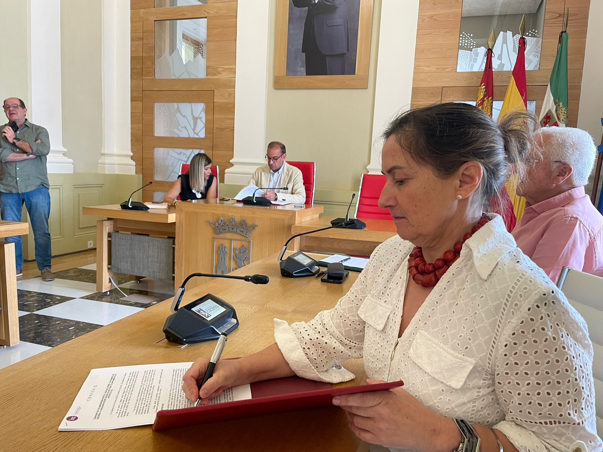 el-consejo-rector-del-imas-aprueba-cinco-convenios-por-valor-de-215.000-euros-para-reforzar-la-atencion-social-en-caceres