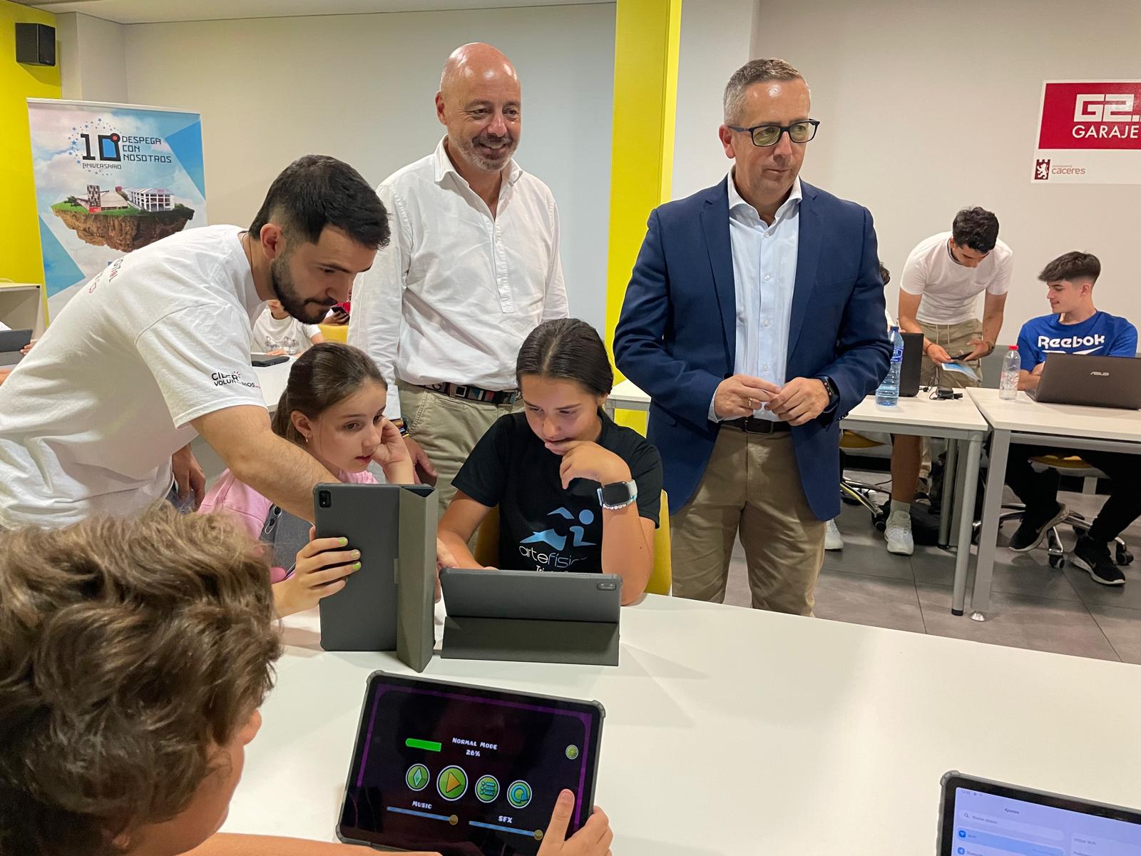 el-ayuntamiento-de-caceres-y-fundacion-cibervoluntarios-ofrecen-formacion-gratuita-en-competencias-digitales