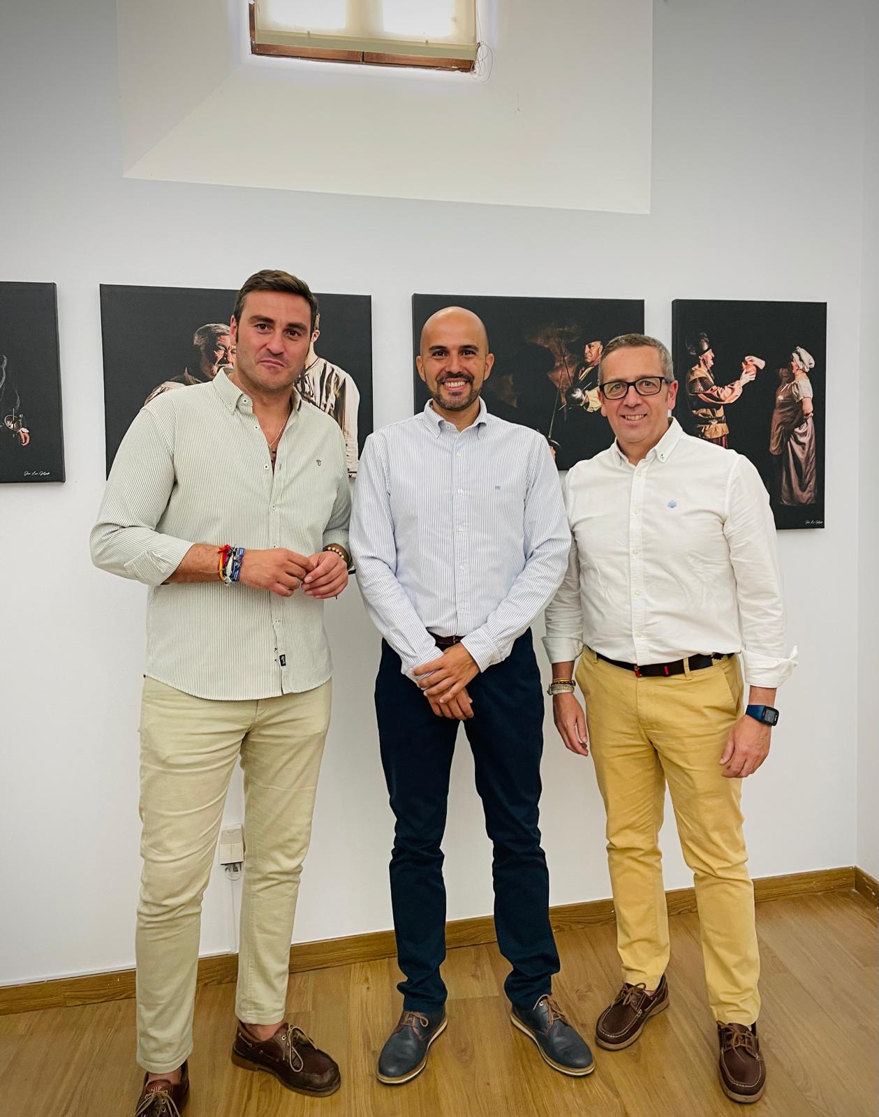 el-palacio-de-la-isla-acoge-una-exposicion-fotografica-que-conmemora-la-primera-representacion-del-alcalde-de-zalamea