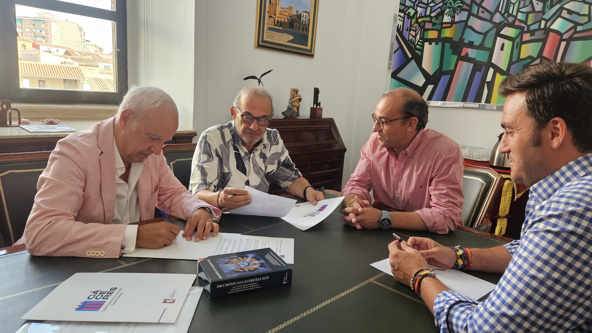 la-asociacion-extremena-de-cronistas-oficiales-se-adhiere-la-candidatura-de-caceres-como-capital-europea-de-la-cultura-2031