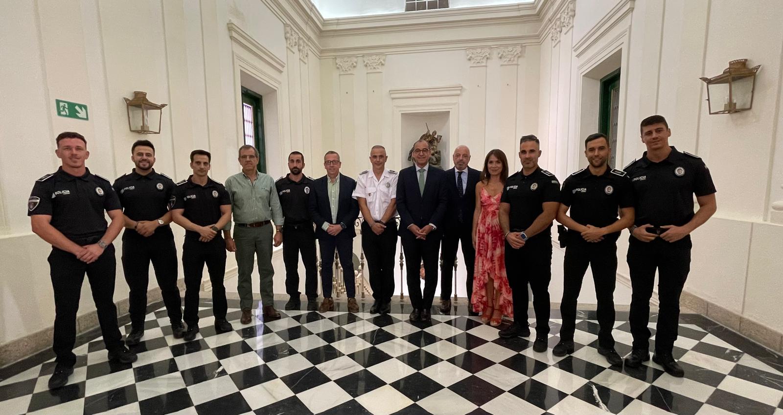 los-7-mejores-expedientes-de-extremadura-en-el-curso-de-agentes-de-la-policia-local-se-vienen-a-caceres