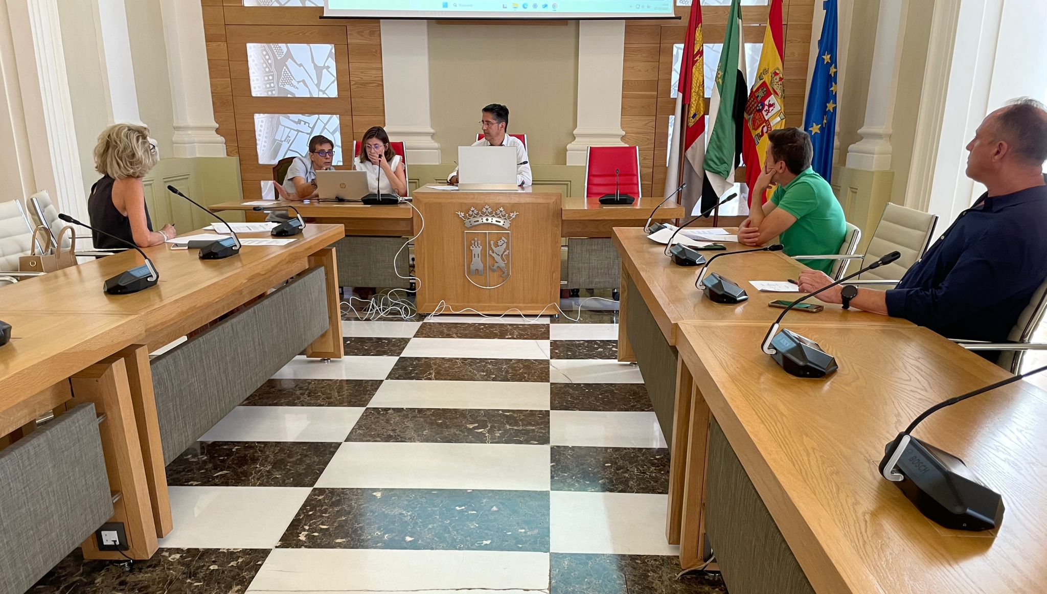 la-mesa-de-contratacion-adjudica-las-obras-para-dotar-a-la-policia-local-de-caceres-de-una-nueva-galeria-de-tiro