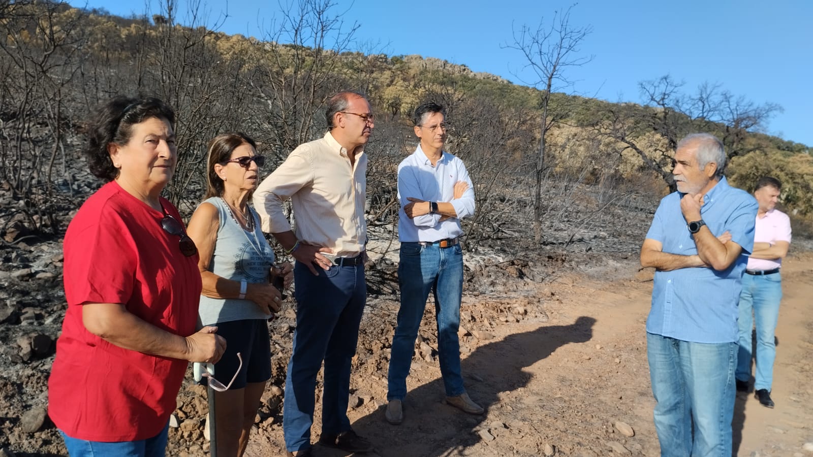 mateos-se-reune-con-los-vecinos-y-vecinas-de-cuartos-del-bano-afectados-por-los-incendios