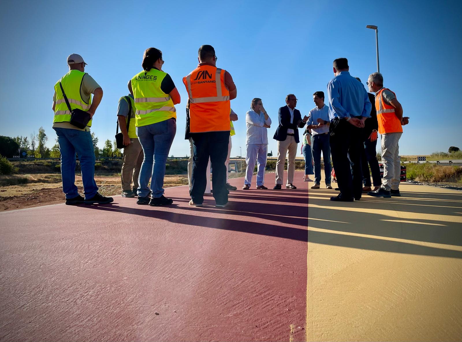 el-ayuntamiento-de-caceres-mejora-la-conexion-de-capellanias-mediante-un-carril-bici-con-paseo-peatonal