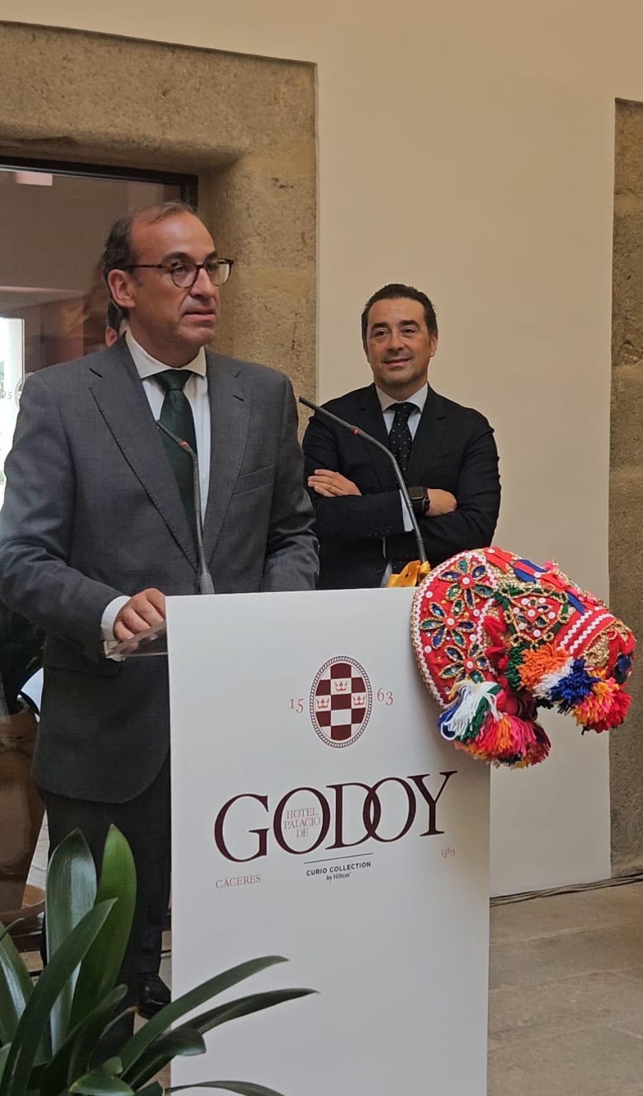 el-alcalde-de-caceres,-rafa-mateos,-en-la-inauguracion-del-hilton:-“el-palacio-godoy-servira-de-enlace-directo-hacia-peru-e-hispanoamerica”