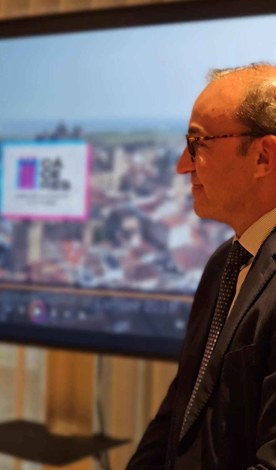mateos-presenta-en-bruselas-el-concepto-de-“transcultura”-como-eje-fundamental-de-caceres-2031