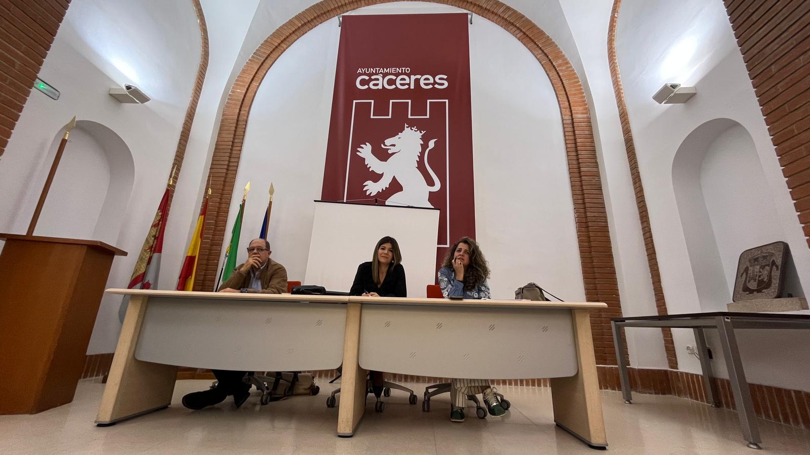 el-consejo-sectorial-de-la-mujer-aprueba-por-unanimidad-dar-un-caracter-mas-solemne-y-respetuoso-al-25n-en-caceres