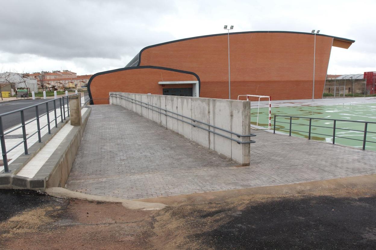 la-concejalia-de-deportes-aumentara-la-iluminacion-del-pabellon-deportivo-‘aldea-moret’