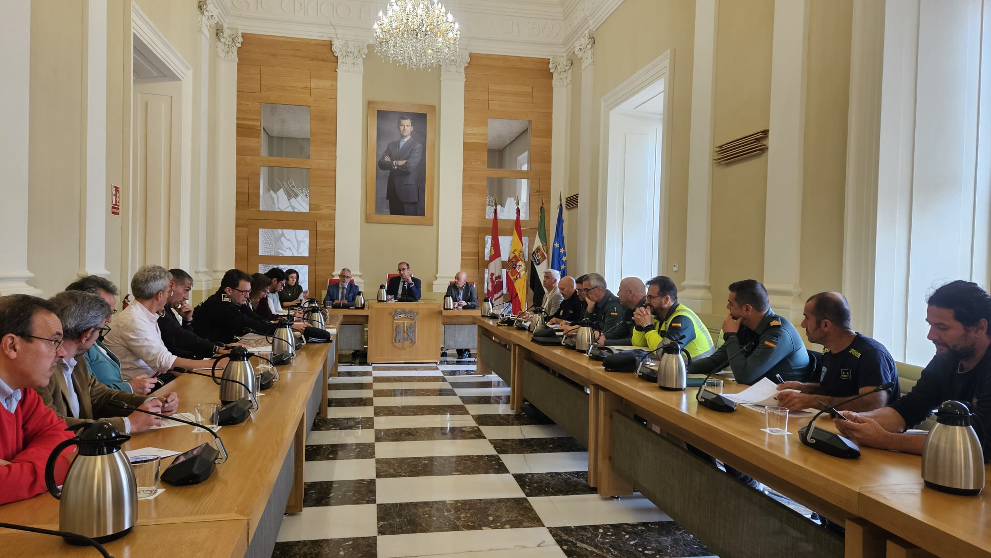 la-junta-local-de-seguridad-acuerda-por-unanimidad-suspender-el-mercado-medieval-de-las-tres-culturas-por-los-avisos-meteorologicos-decretados-esta-manana