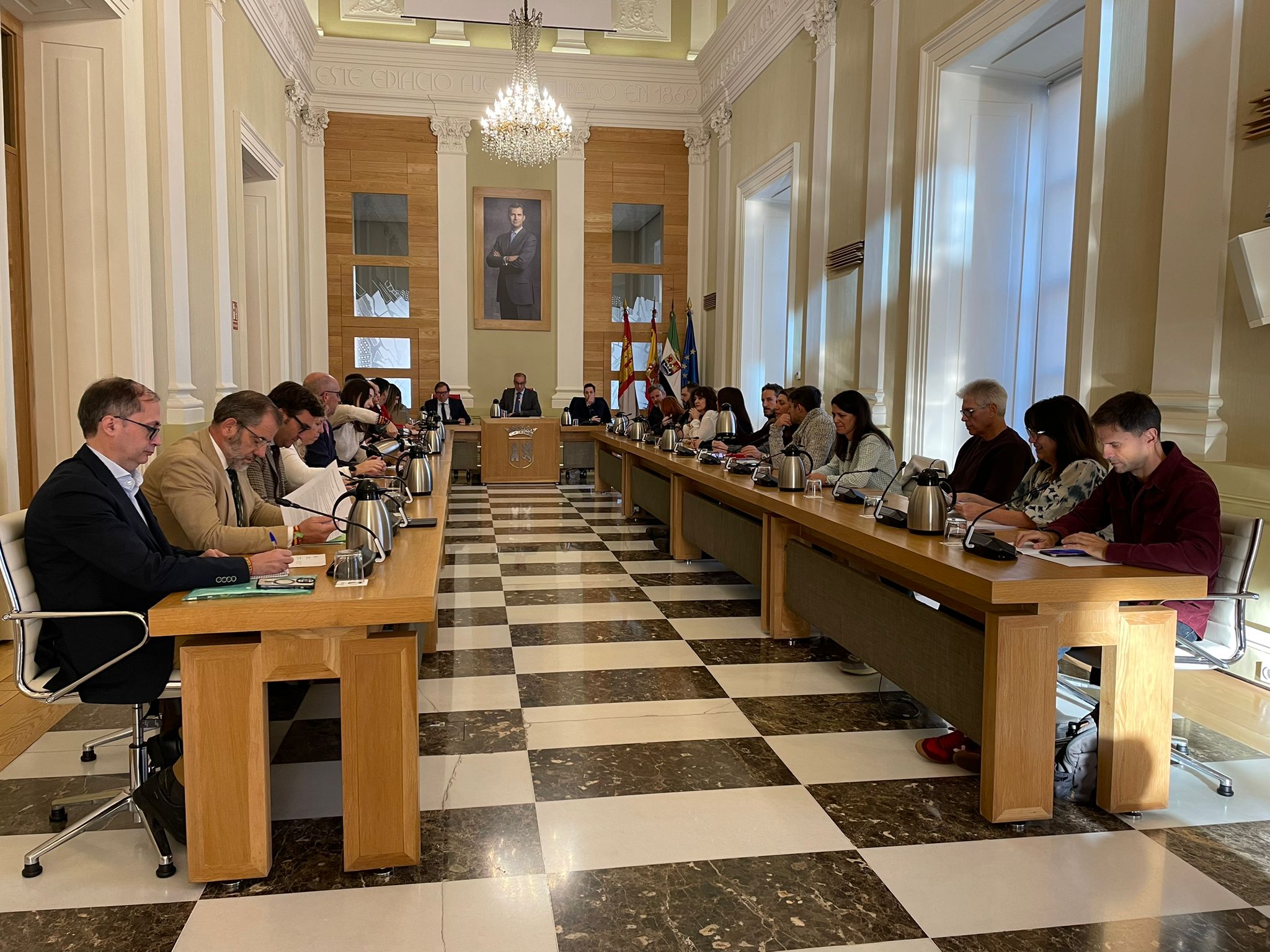 el-pleno-aprueba-la-ordenanza-y-el-proyecto-regulador-de-la-zona-de-bajas-emisiones-en-la-ciudad-de-caceres