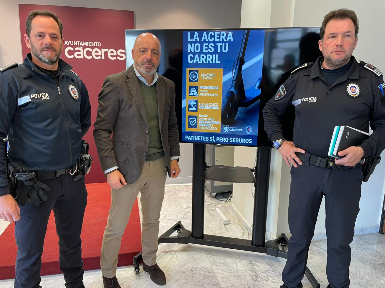 el-ayuntamiento-de-caceres-activa-una-campana-informativa-y-un-dispositivo-especial-de-vigilancia-para-garantizar-el-uso-seguro-de-los-patinetes-electricos