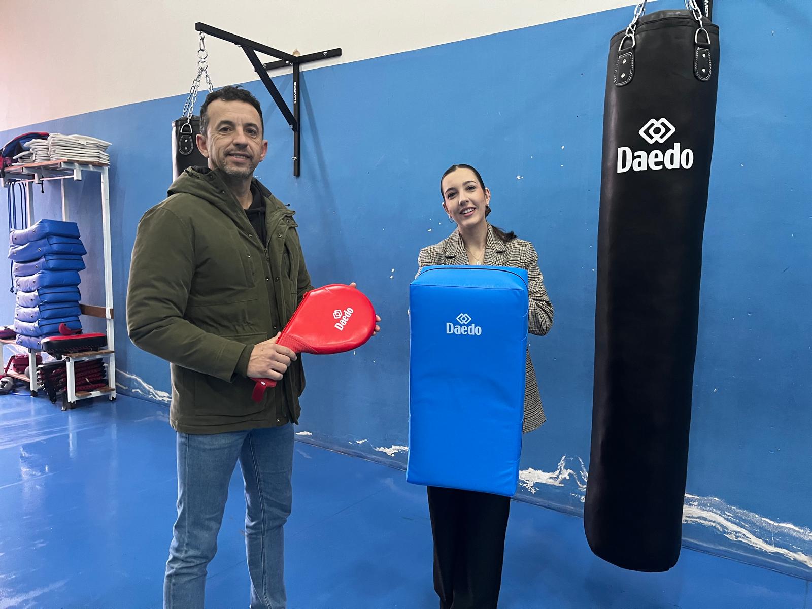 el-ayuntamiento-dota-de-nuevo-material-deportivo-al-pabellon-municipal-maestro-kim
