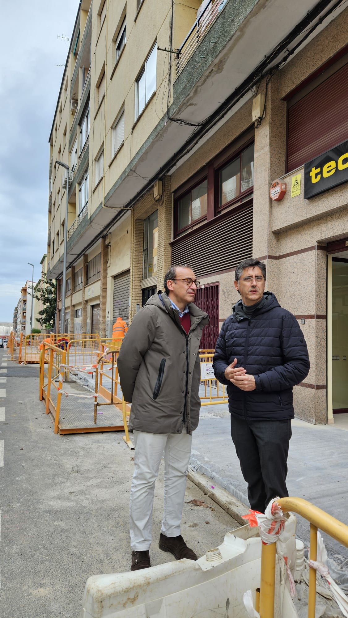 el-ayuntamiento-mejora-la-accesibilidad-en-la-calle-medico-sorapan-se-ha-ampliado-la-acera-en-el-tramo-de-los-impares,-mejorando-la-seguridad-y-la-comodidad-del-transito-peatonal