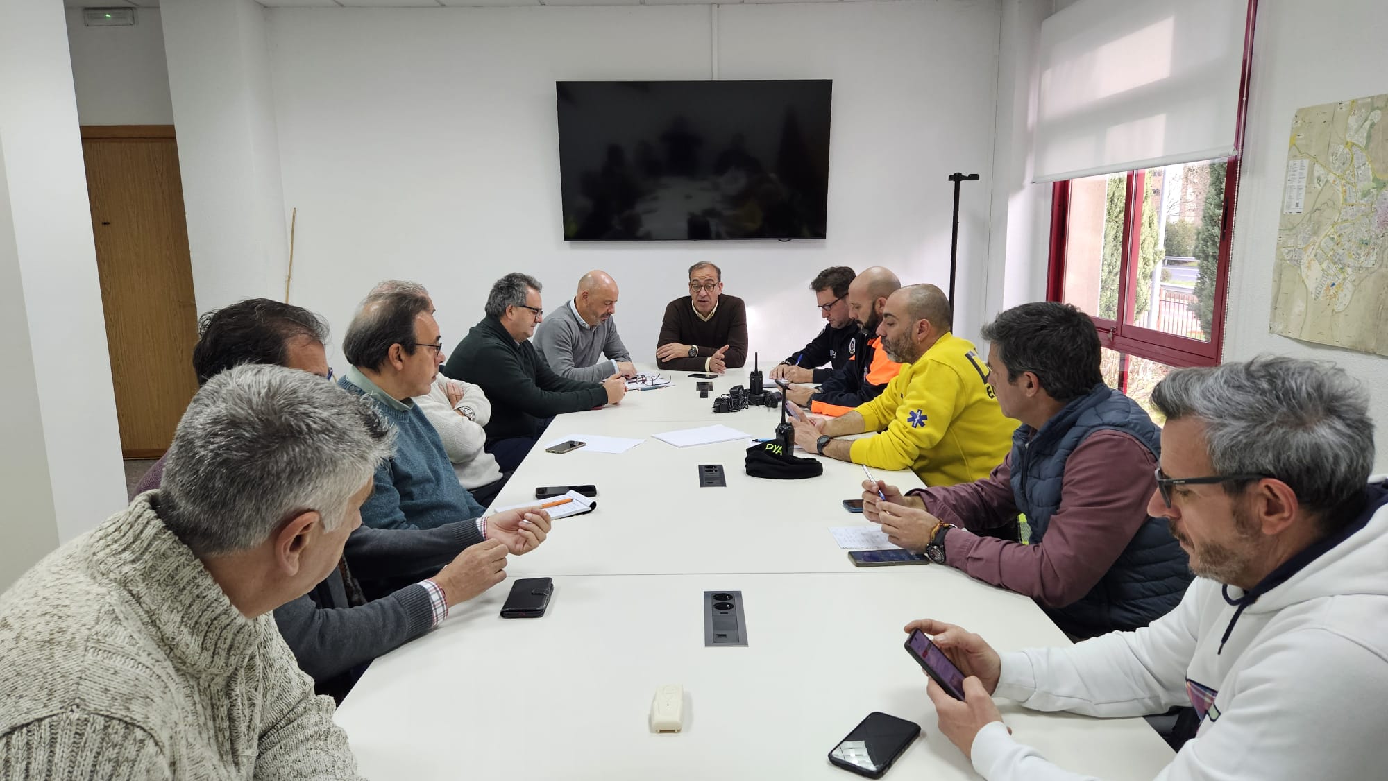 el-alcalde,-rafa-mateos,-coordina-un-amplio-dispositivo-municipal-ante-la-emergencia-por-el-temporal-de-fuertes-vientos