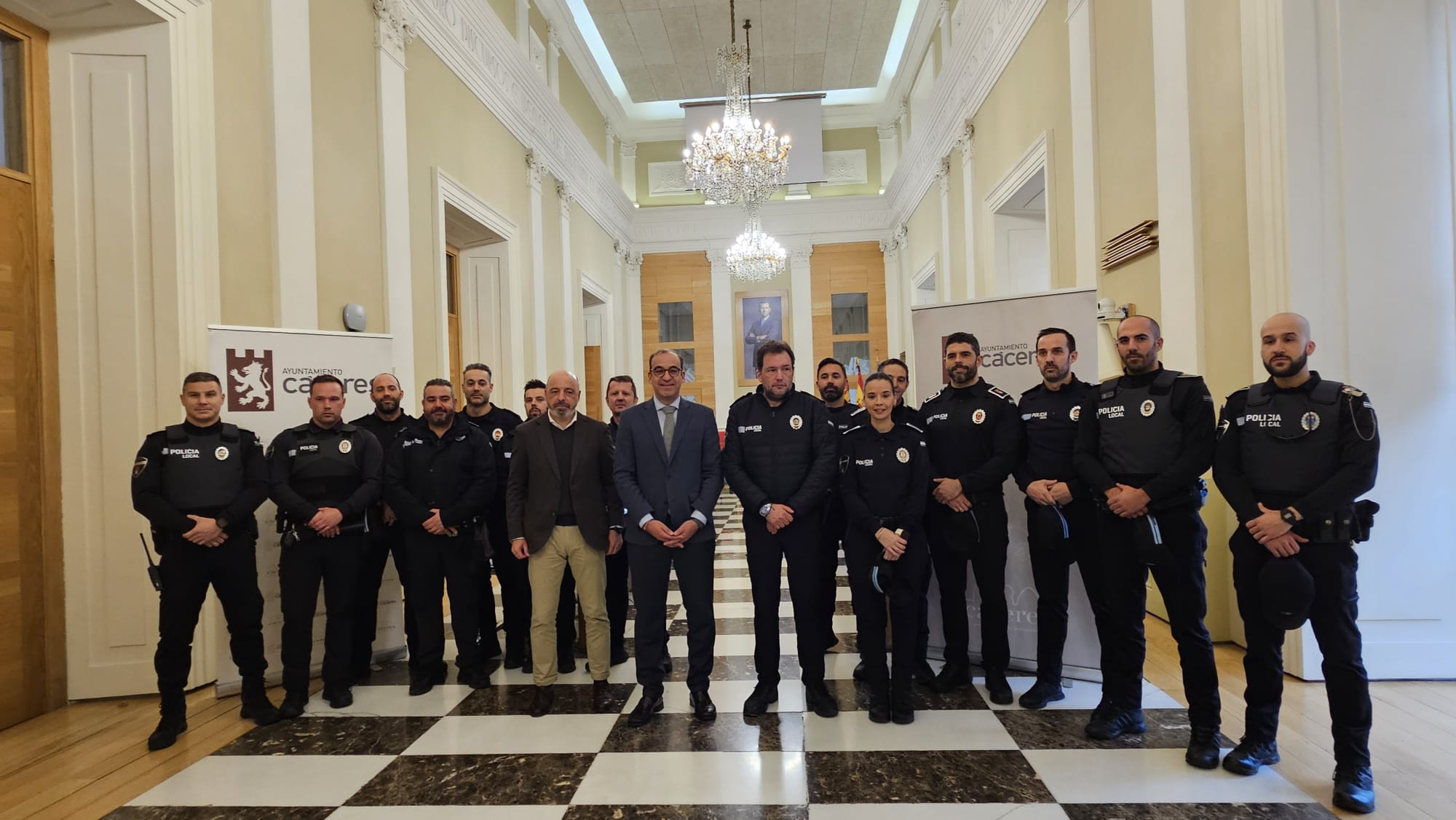 la-policia-local-de-caceres-alcanza-en-los-ultimos-12-anos-su-mayor-cifra-de-efectivos,-con-la-plantilla-al-completo-con-151-agentes