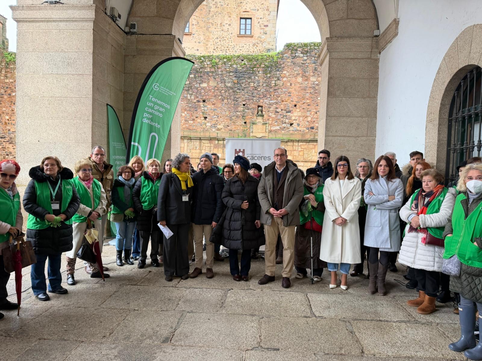 el-ayuntamiento-de-caceres-se-suma-a-la-conmemoracion-del dia-mundial-contra-el-cancer