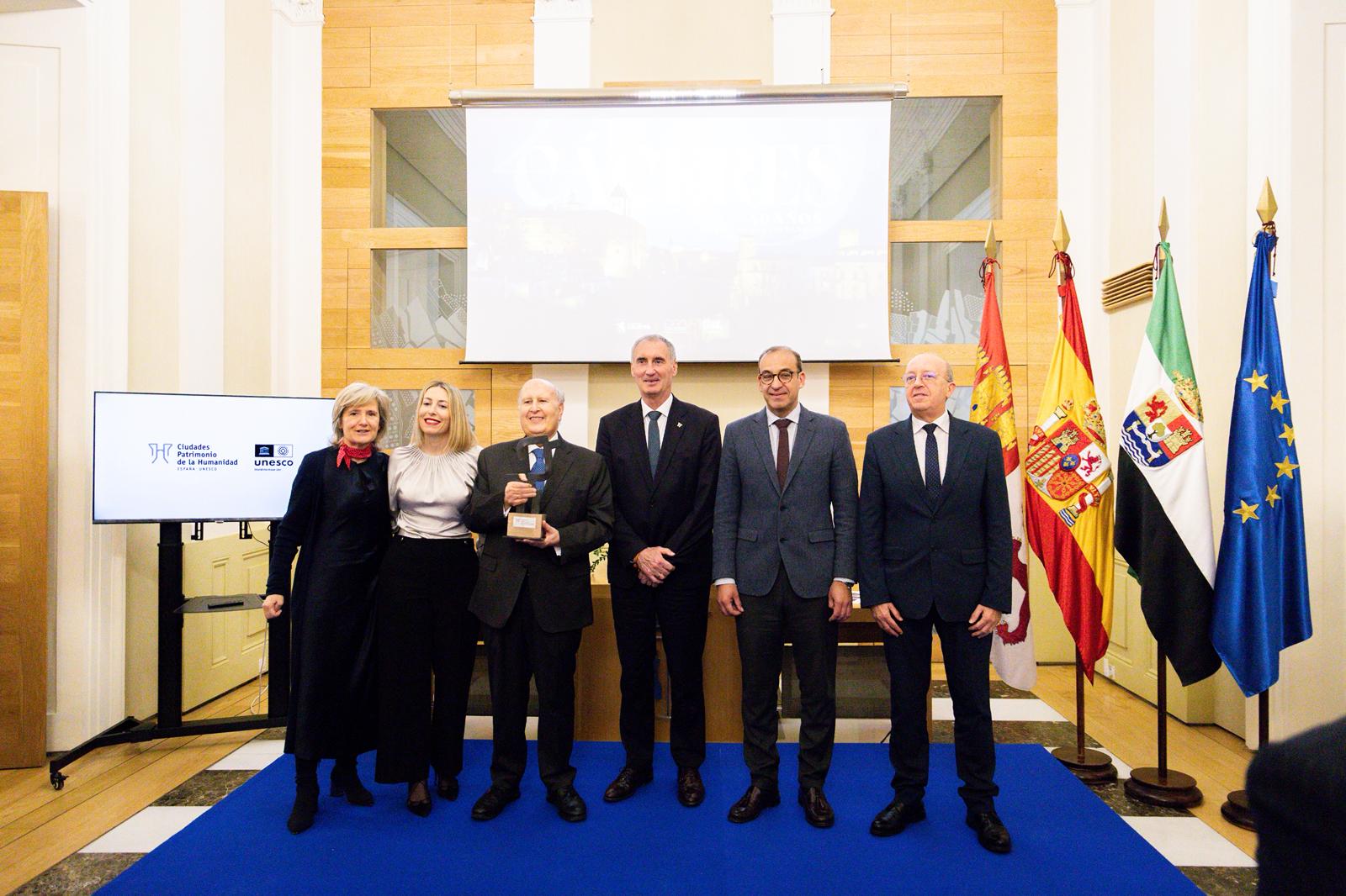 el-grupo-de-ciudades-patrimonio-entrega-en-caceres-su-premio-anual-a-la-fundacion-tatiana