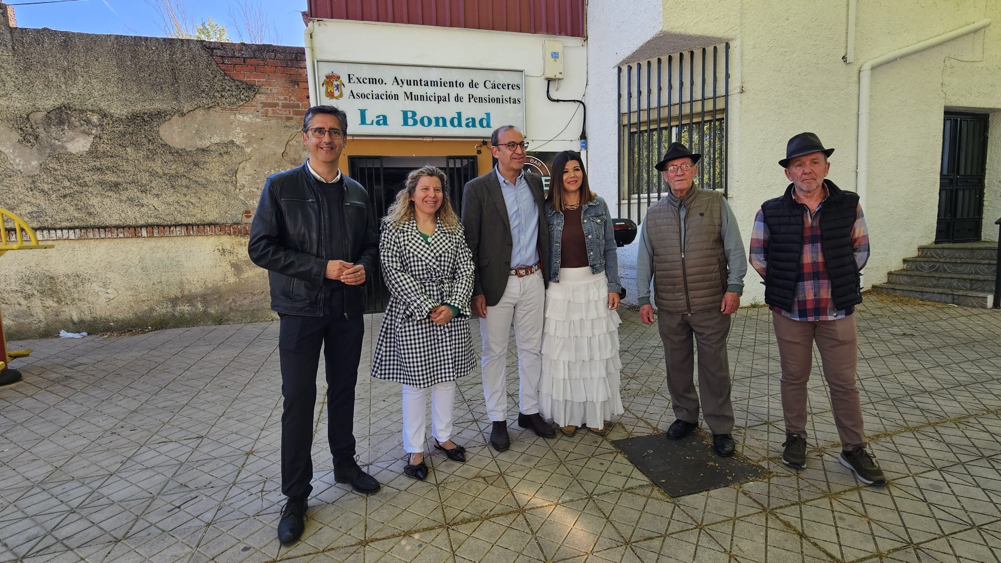 el-ayuntamiento-amplia-el-salon-de-baile-del-hogar-de-mayores-‘la-bondad’,-avanzando-asi-en-las-mejoras-del-barrio