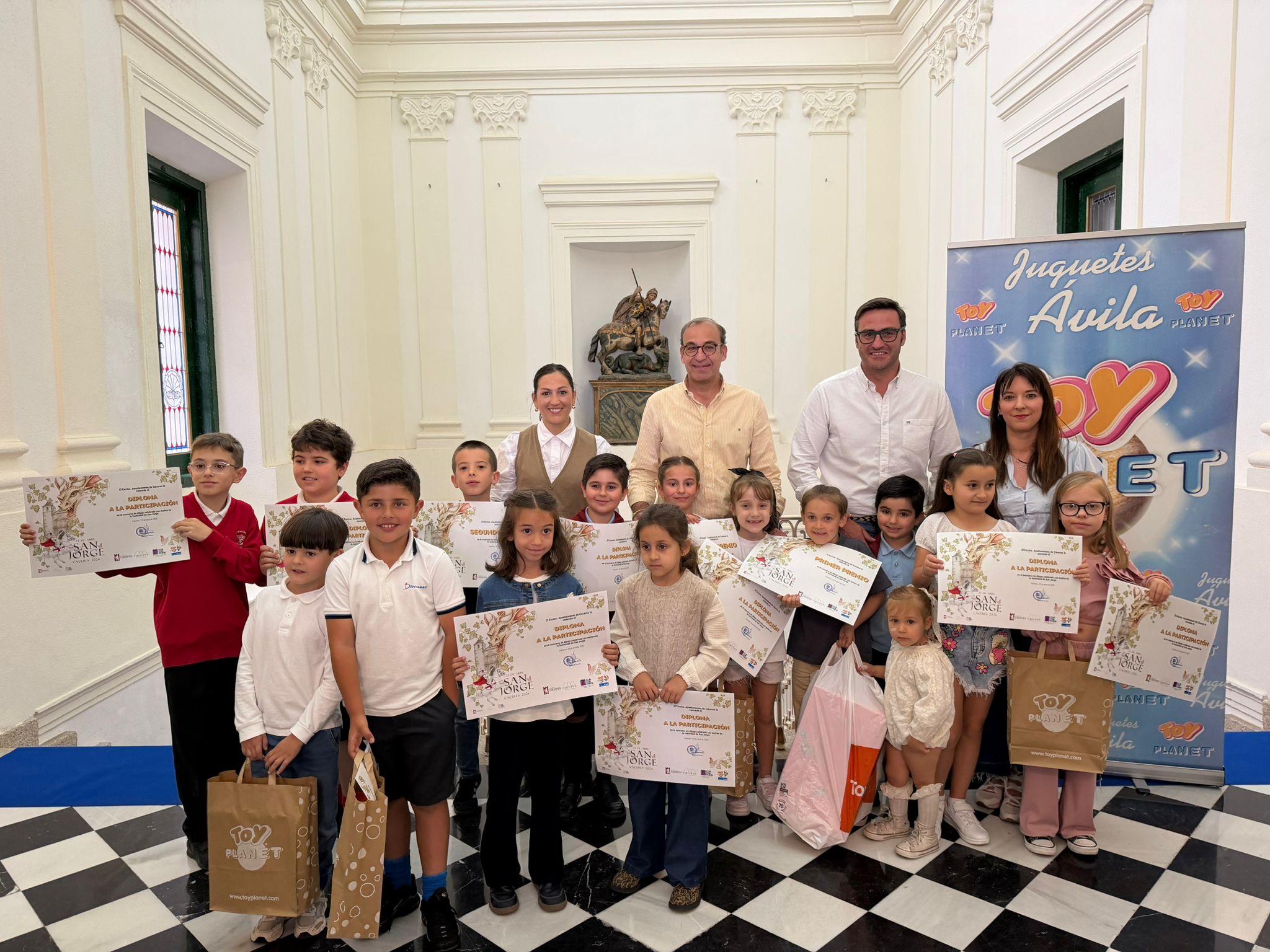 leon-barroso,-jaime-naranjo-y-salor-chaso,-ganadores-del-concurso-de-dibujo-escolar-de-san-jorge-2026-del-ayuntamiento-de-caceres