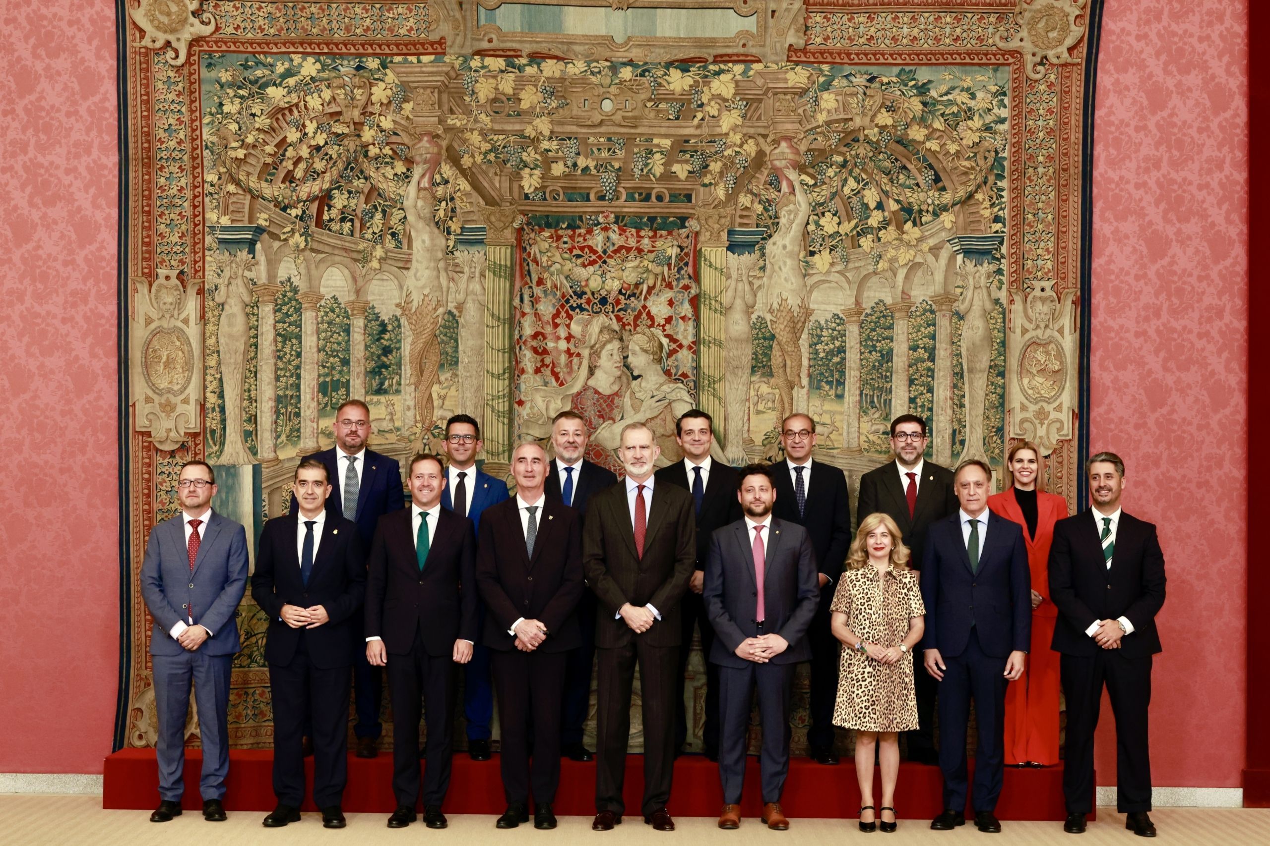 rafa-mateos-traslada-al-rey-felipe-vi-su-deseo-de-que-visite-caceres-en-el-40-aniversario-y-en-el-encuentro-iberoamericano-de-ciudades-patrimonio-de-la-humanidad