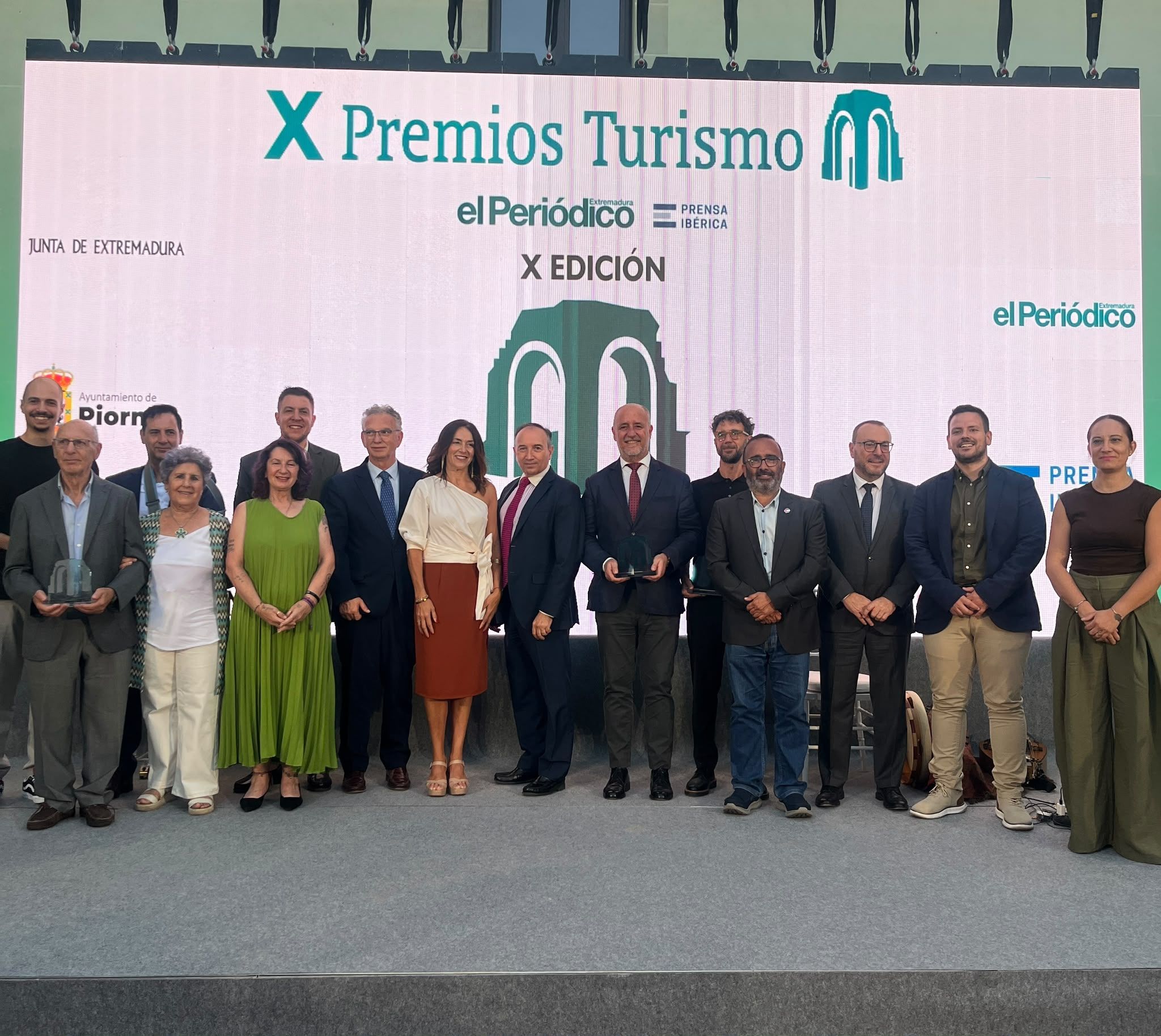 el-ayuntamiento-de-caceres-recibe-el-premio-turismo-extremadura-2026-por-la-promocion-de-su-40-aniversario-como-ciudad-patrimonio-de-la-humanidad