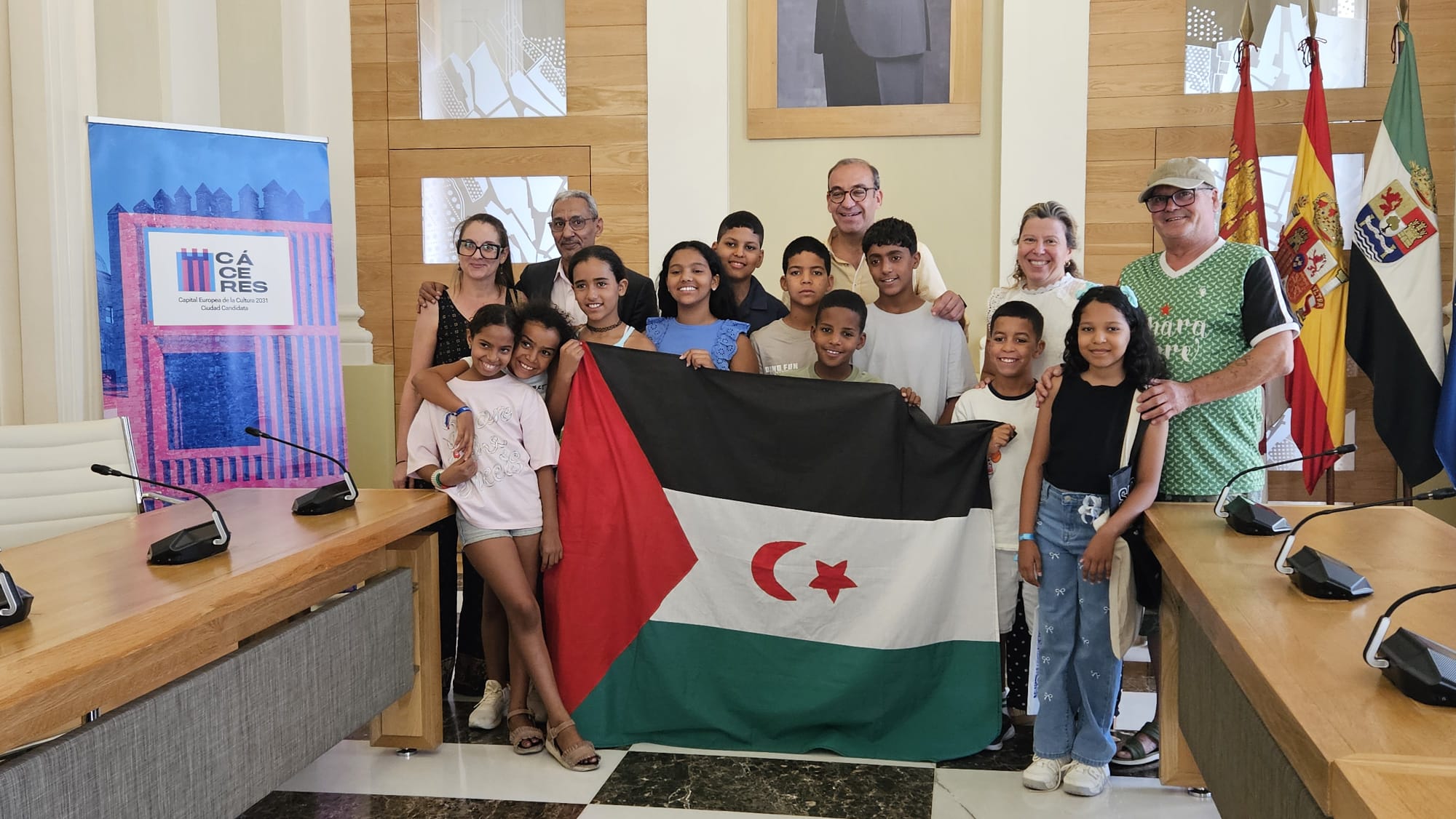  ninas-y-ninos-saharauis-participantes-en-el-programa-“vacaciones-en-paz”-visitan-el-ayuntamiento
