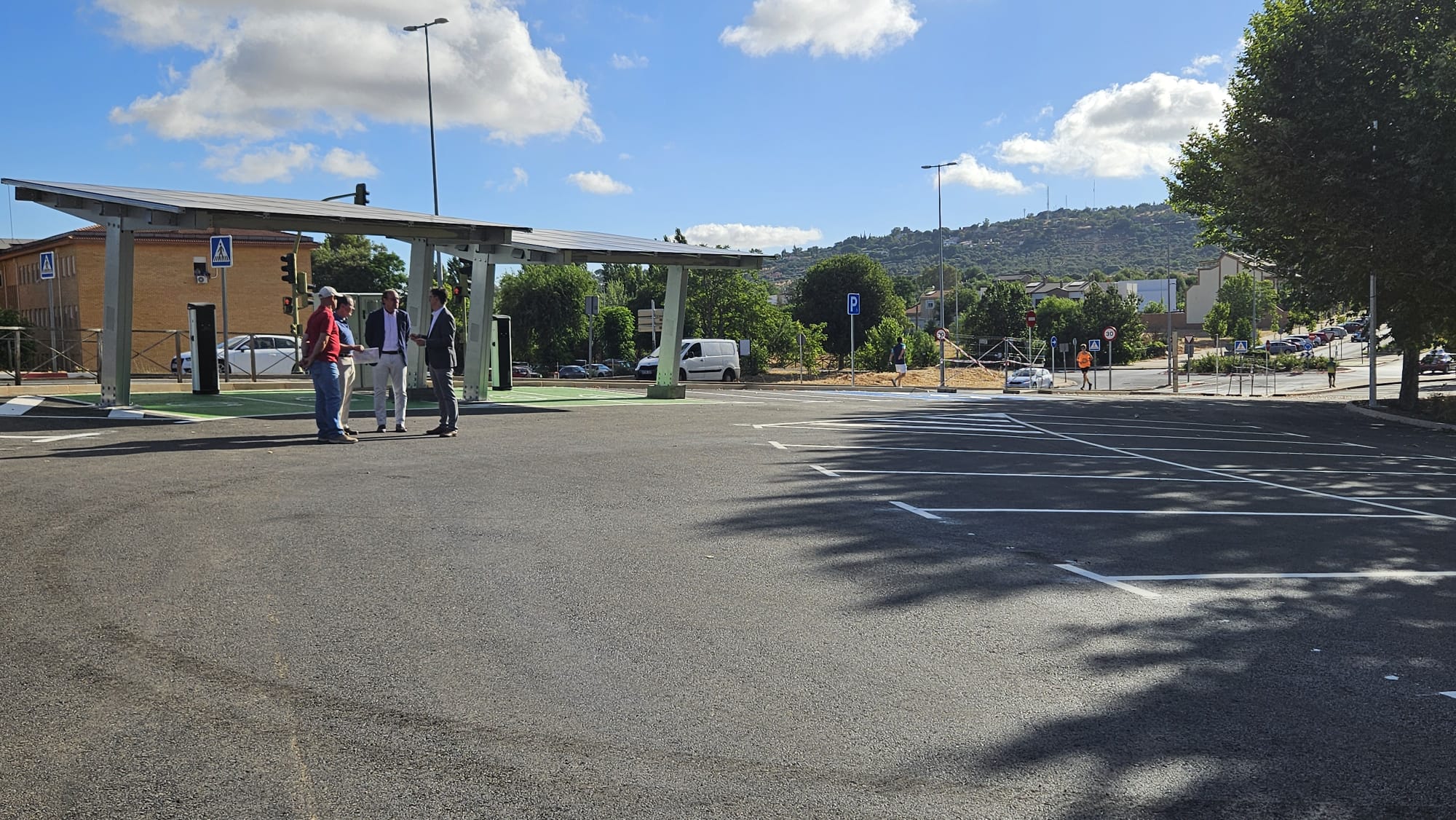 el-ayuntamiento-de-caceres-pone-en-funcionamiento-el-nuevo-aparcamiento-fotovoltaico-e-inteligente-de-maltravieso-casa-plata