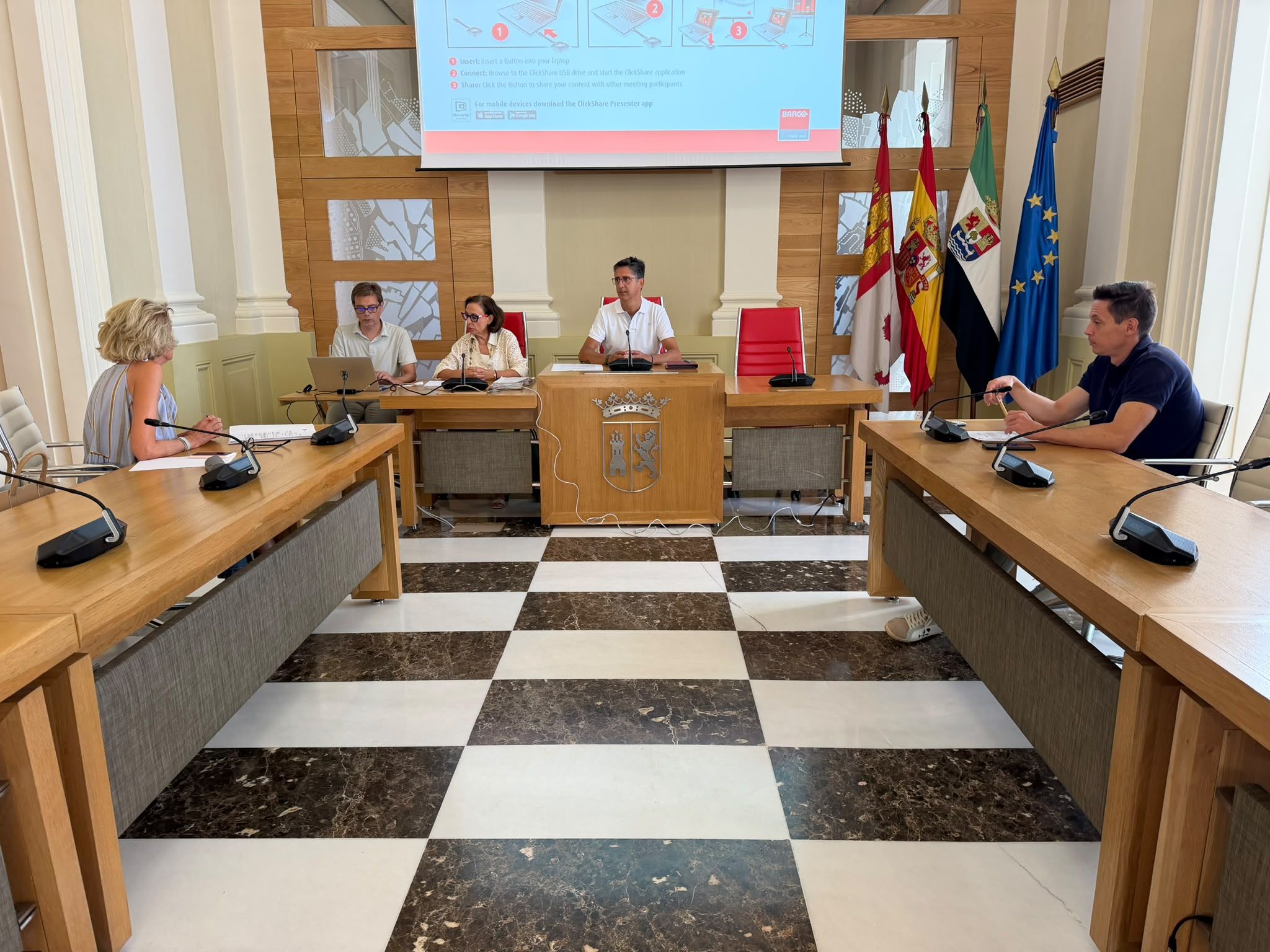 el-ayuntamiento-adjudica-por-mas-de-350.000-euros-las-obras-para-renovar-la-red-de-agua-y-dar-solucion-a-las-averias-en-la-sierrilla