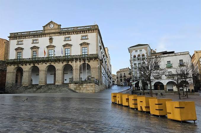 el-ayuntamiento-de-caceres-se-adhiere-a-la-convocatoria-de-la-femp-y-convoca-una-concentracion-publica-en-apoyo-a-ceuta