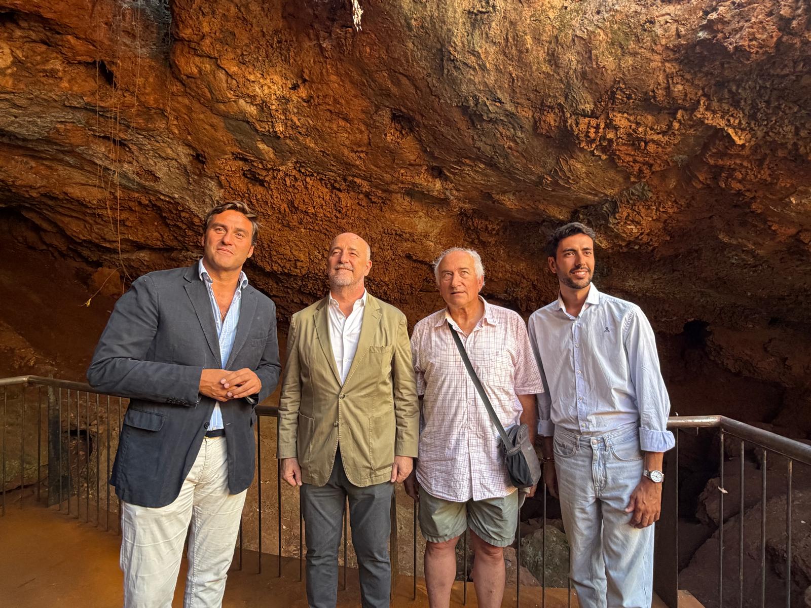 la-cueva-del-conejar-abre-sus-puertas-al-publico-para-acercar-a-la-ciudadania-uno-de-los-espacios-arqueologicos-mas-singulares-de-caceres