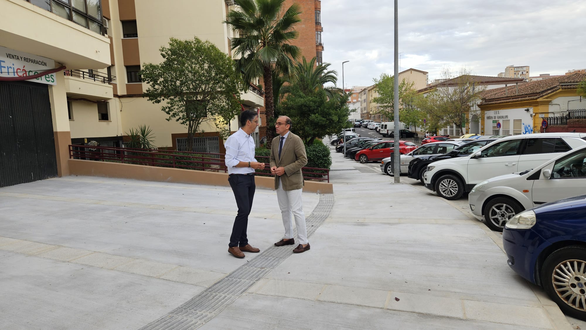 el-ayuntamiento-de-caceres-completa-el-arreglo-de-la-calle-medico-sorapan-para-mejorar-su-accesibilidad
