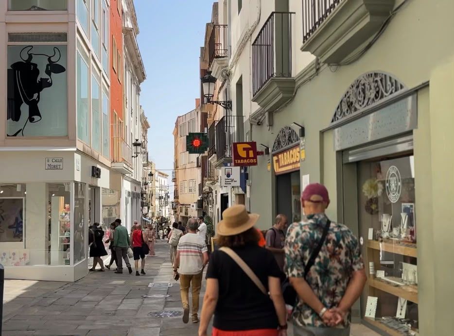caceres-supera-los-206000-viajeros-y-alcanza-mas-de-318.000-pernoctaciones-hoteleras-hasta-agosto,-con-crecimientos-del-12%-y-del-8%,-respectivamente